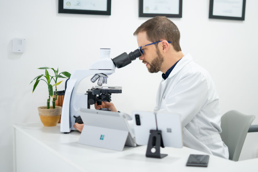 Dr. Roberto Gerber asume el diagnóstico histopatológico de biopsias bucales de la Universidad de Costa Rica