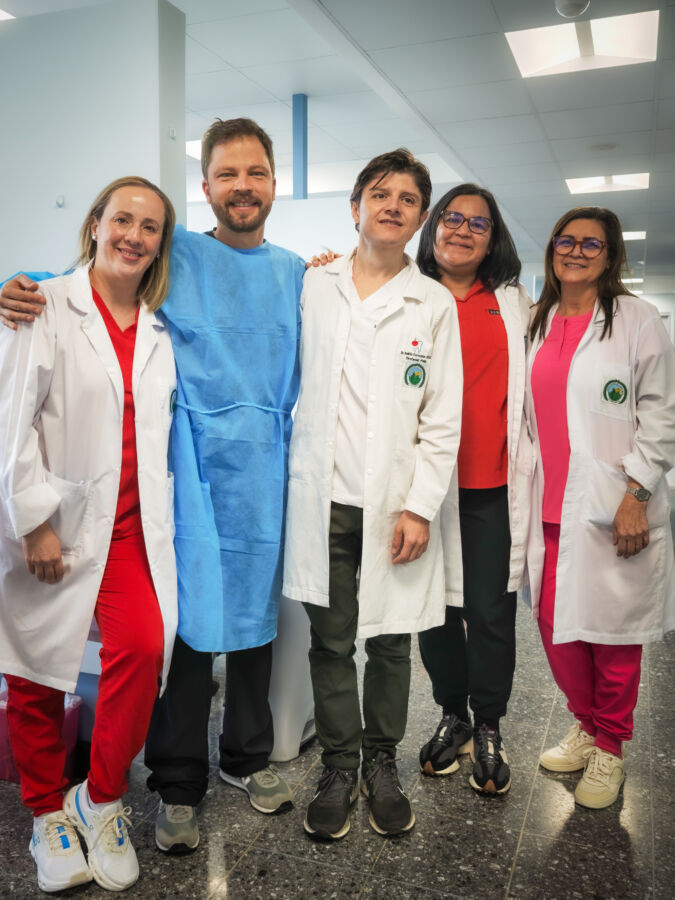 Dr. Roberto Gerber acompañado de colegas del Departamento de Ciencias Diagnósticas y Quirúrgicas de la Facultad de Odontología de la UCR.